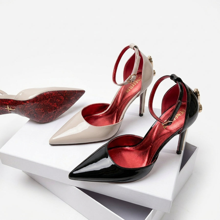 RED SOLE STILETTO – Lackleder-Sandalen mit Einzelriemen
