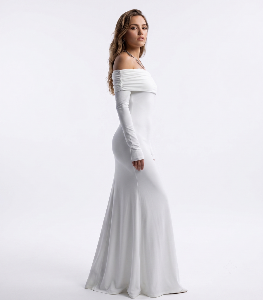 OFF-SHOULDER ELEGANCE – Maxikleid mit trägerfreiem Schnitt