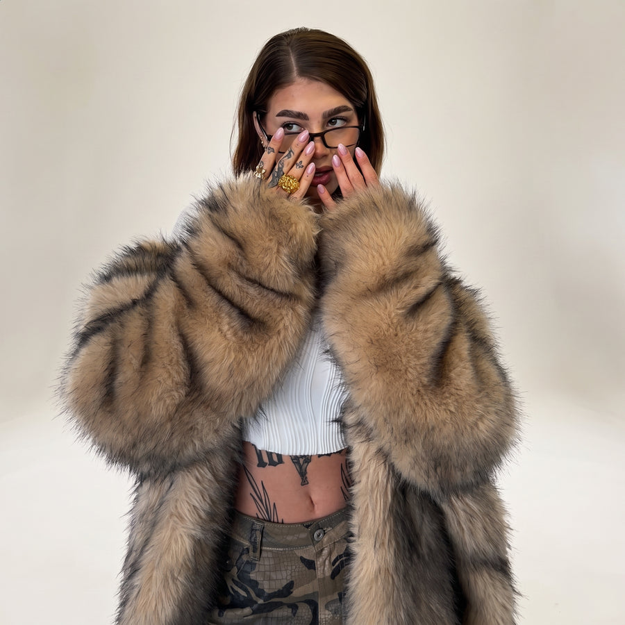 FOX LUXE – Langer Kunstfuchs-Pelzmantel mit Schalkragen