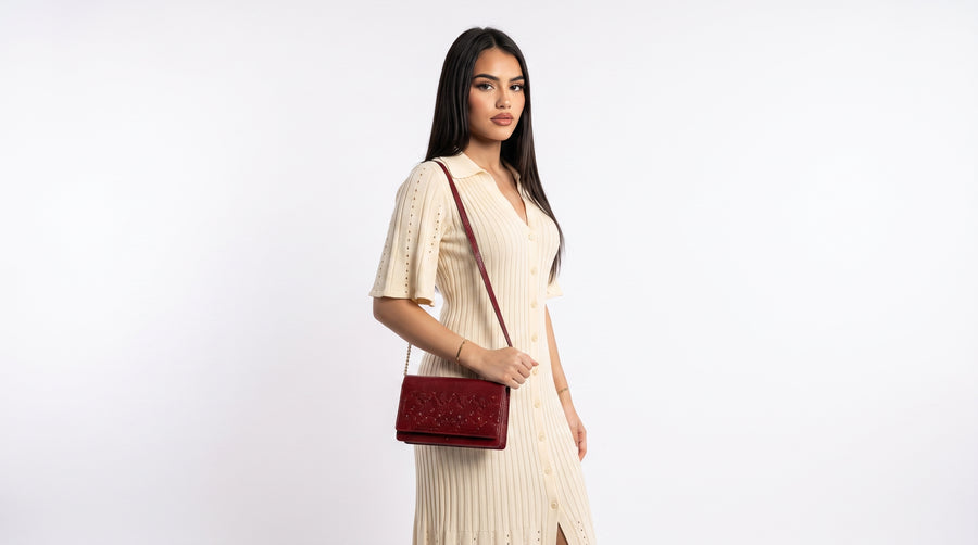 TRUMPET KNIT – Strick-Wollkleid mit Trompetenärmeln